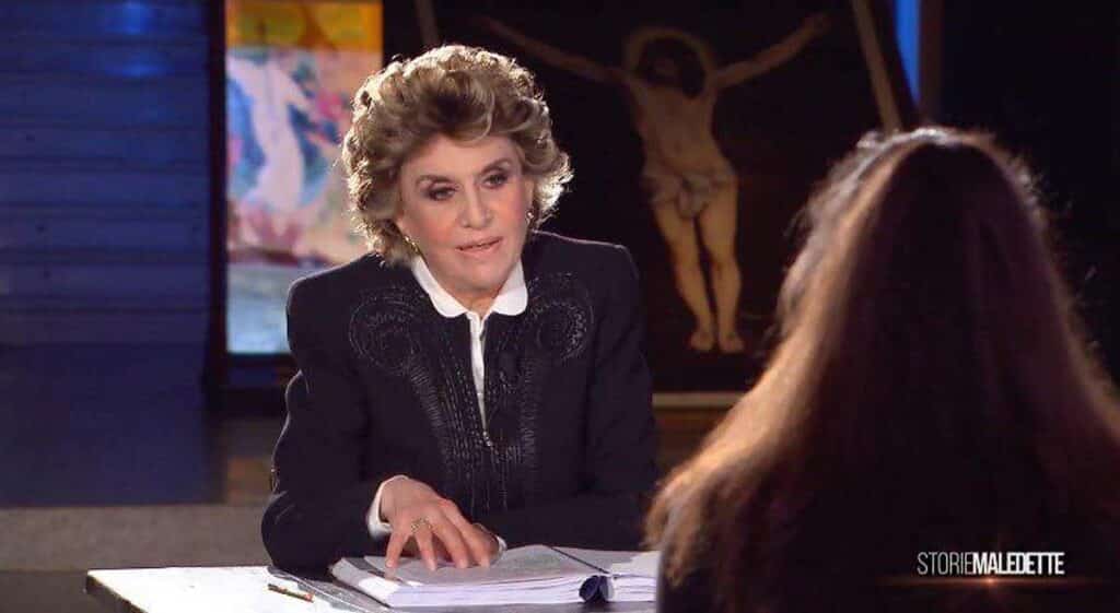 Franca Leosini alla conduzione della trasmissione "Storie Maledette", Credits: Lecce News 24