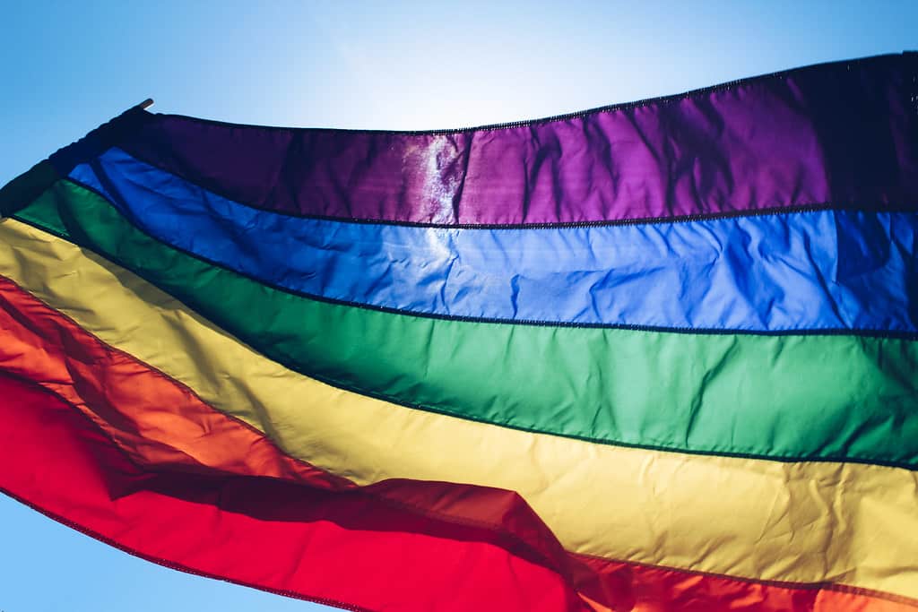 Scozia, approvata la legge “gender free” più progressista al mondo: scontro costituzionale