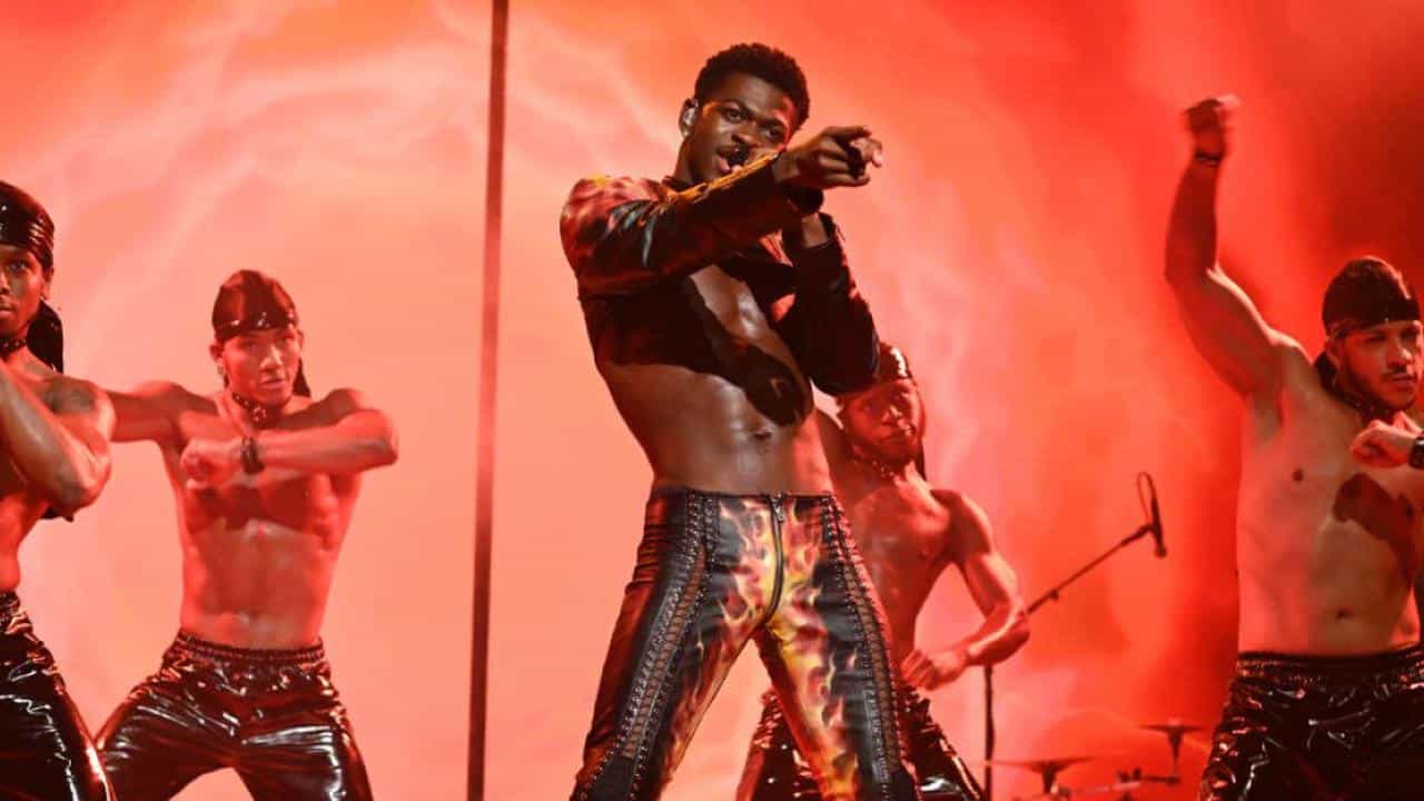 Lil Nas X, il bacio contro la mascolinità tossica ai BET Awards lil nas x bacio bet photo credits dailyadvent.com