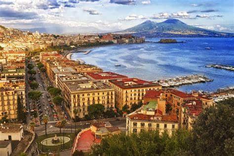Napoli, ultima per qualità della vita dei bambini nel 2021, Credits: Lonely Planet