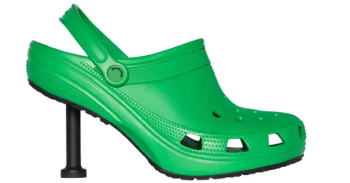 Crocs con il tacco? Crocs-Balenciaga e la reinterpretazione che dà forma a nuove it-shoes La nuova collaborazione Crocs-Balenciaga e le nuove crocs con tacco stiletto, Credits: mirror.co.uk