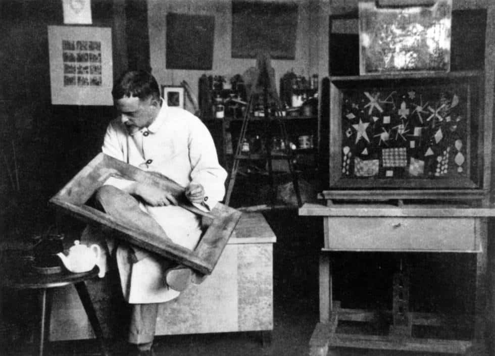 Paul Klee nel suo Atelier, fotografato da Felix Klee_photocredit:romeartweek