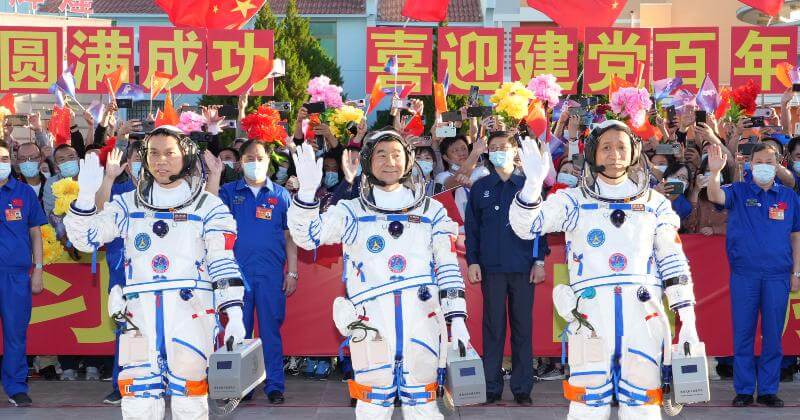 Partiti i tre astronauti cinesi: tra Cina e Usa è guerra anche su Marte