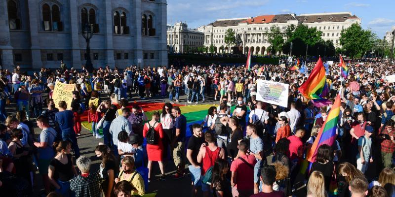 Ungheria, nuova legge contro la “promozione” dei diritti lgbtq+ ai minori