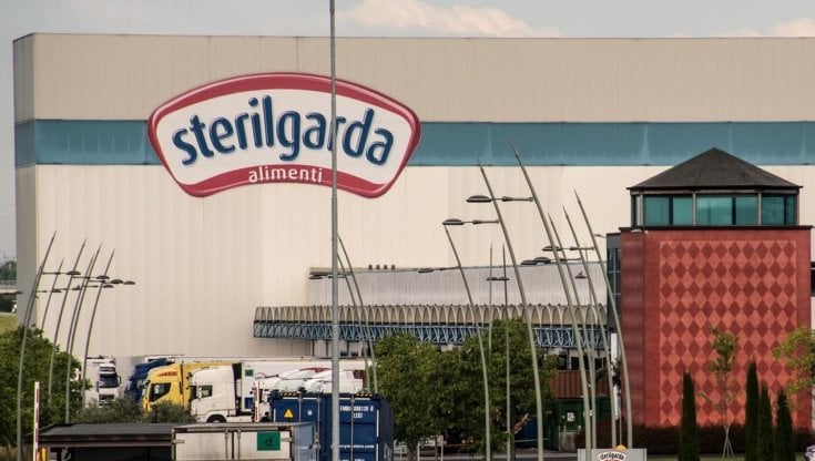 “Senza Green Pass niente stipendio”: la scelta azzardata dell’azienda Sterilgarda