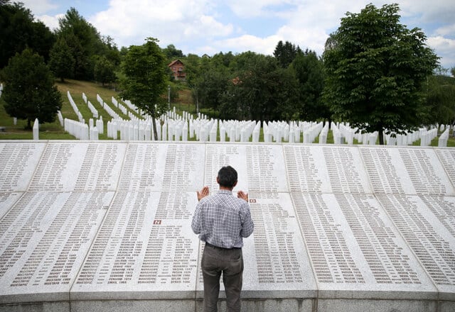 Srebrenica, 26 anni dopo il massacro: identificati i resti di altre vittime