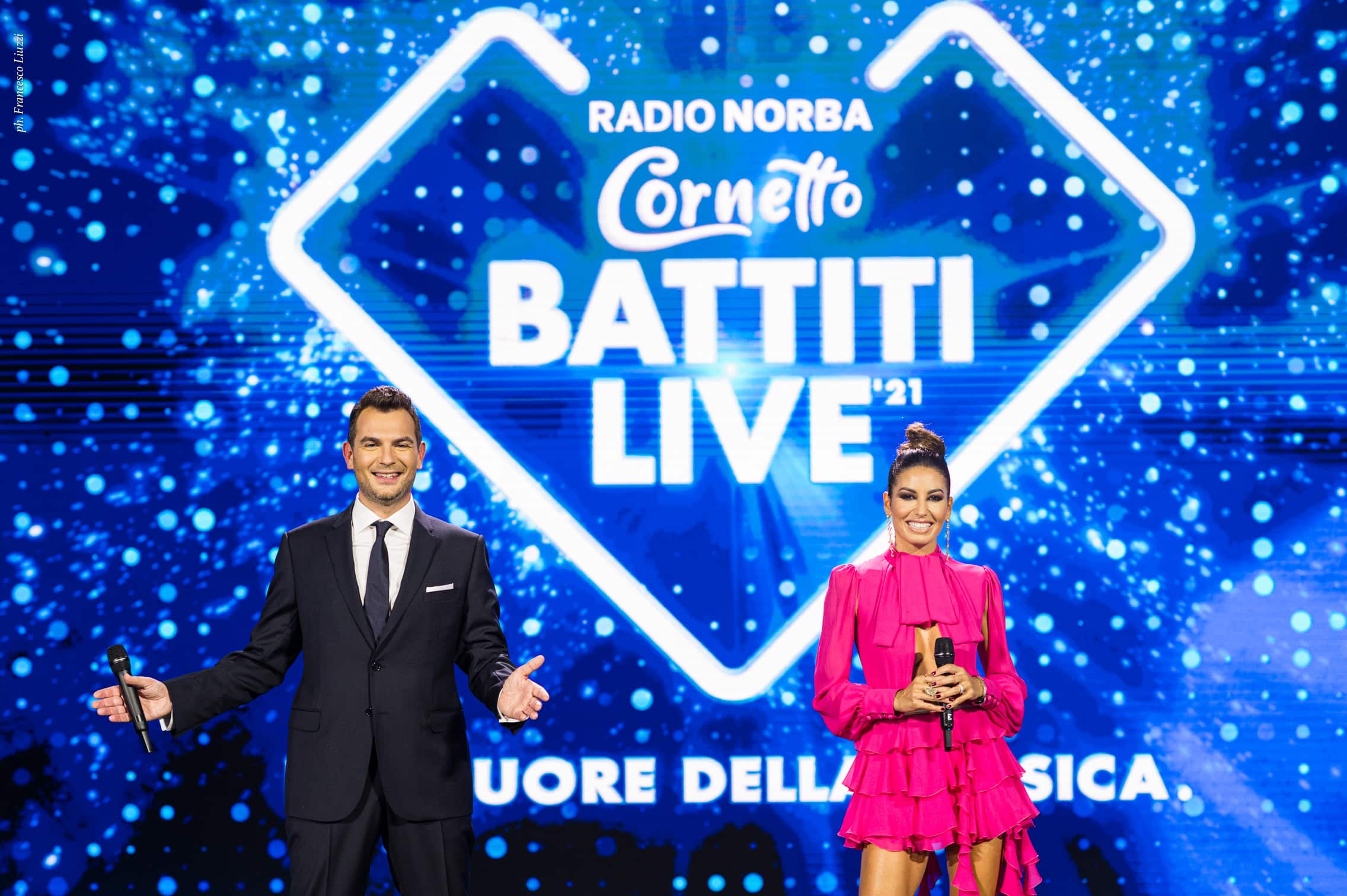 “Radio Norba Cornetto Battiti Live”, tutti gli artisti della puntata del 13 luglio Battiti Live, stasera 20 luglio ritorna lo show musicale con Alan Palmieri ed Elisabetta Gregoraci