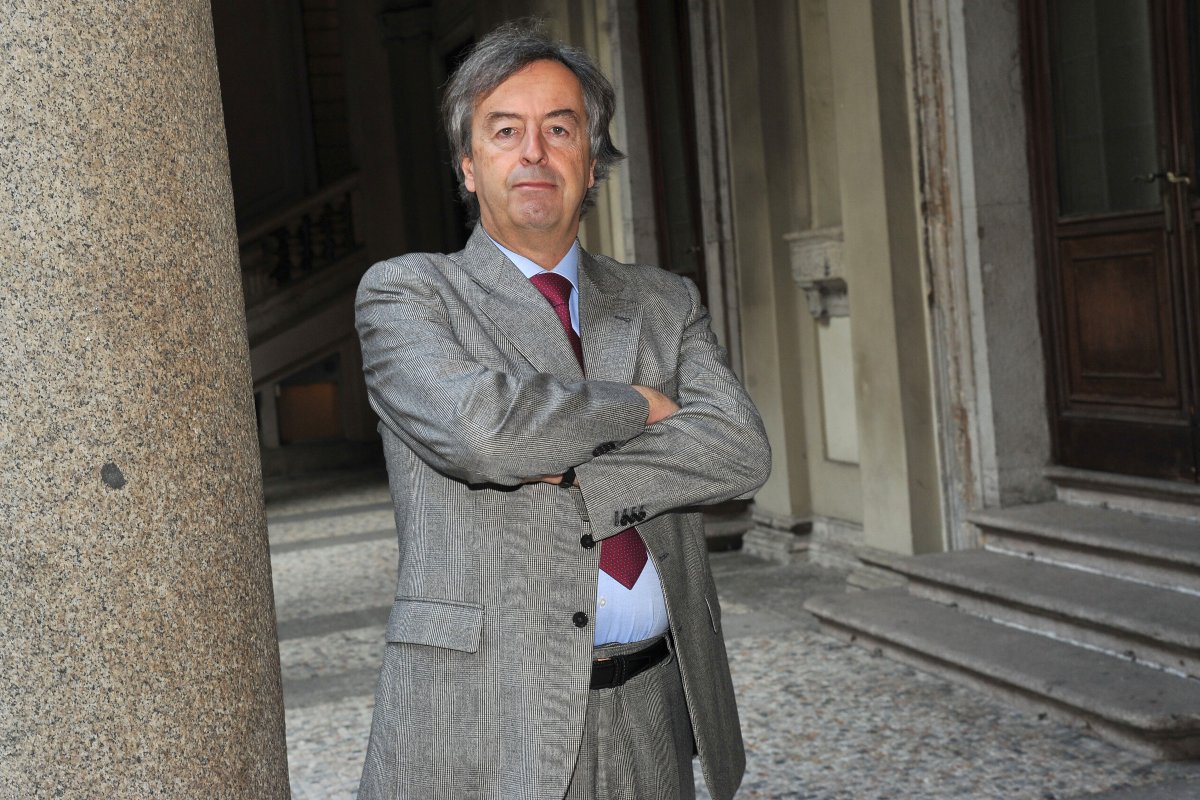 Codacons, chiesta la radiazione di Burioni dopo il tweet contro i no vax Roberto Burioni, fonte newsmondo.it
