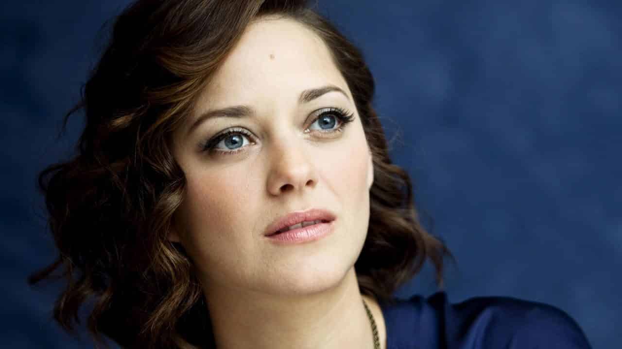 “Cannes 2021”, red carpet senza tacchi per Marion Cotillard Cannes 2021 Marion Cotillard - Photo Credits Cinematographe