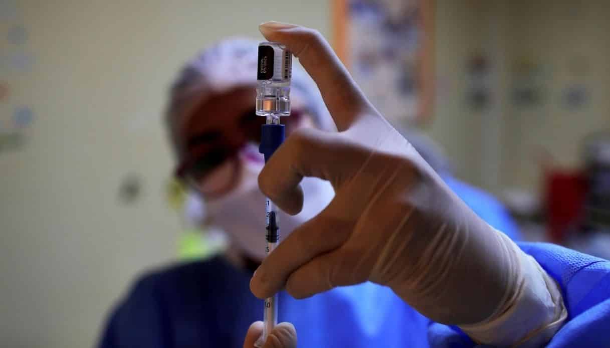 Vaccino, non è il genitore a decidere ma l’adolescente: così si pronuncia il Comitato di bioetica