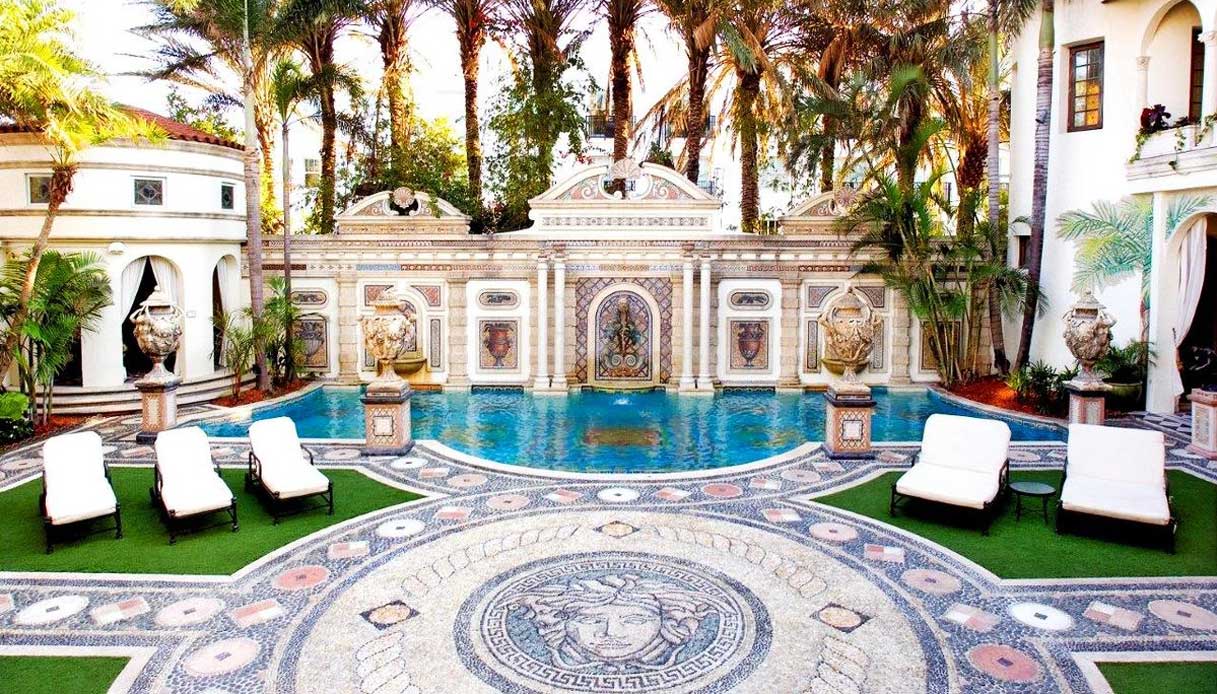 Giallo nella Villa di Gianni Versace a Miami: Trovati due cadaveri