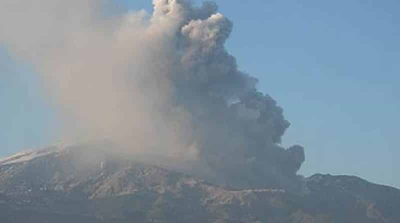 Etna, mega nube eruttiva di 9 km