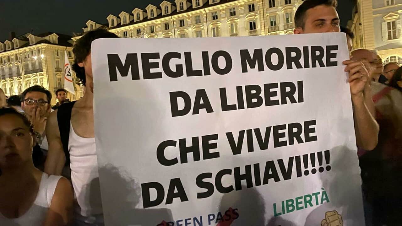 Green Pass, la protesta dilaga in tutta Italia: oggi manifestazioni dal nord al sud