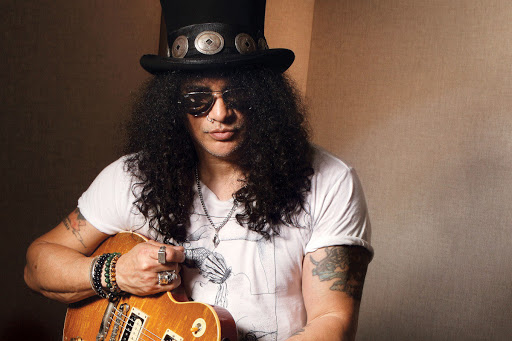Slash: “Sono sobrio da 15 anni”, le congratulazione della compagna slash sobrio_photocredit:metalhammer