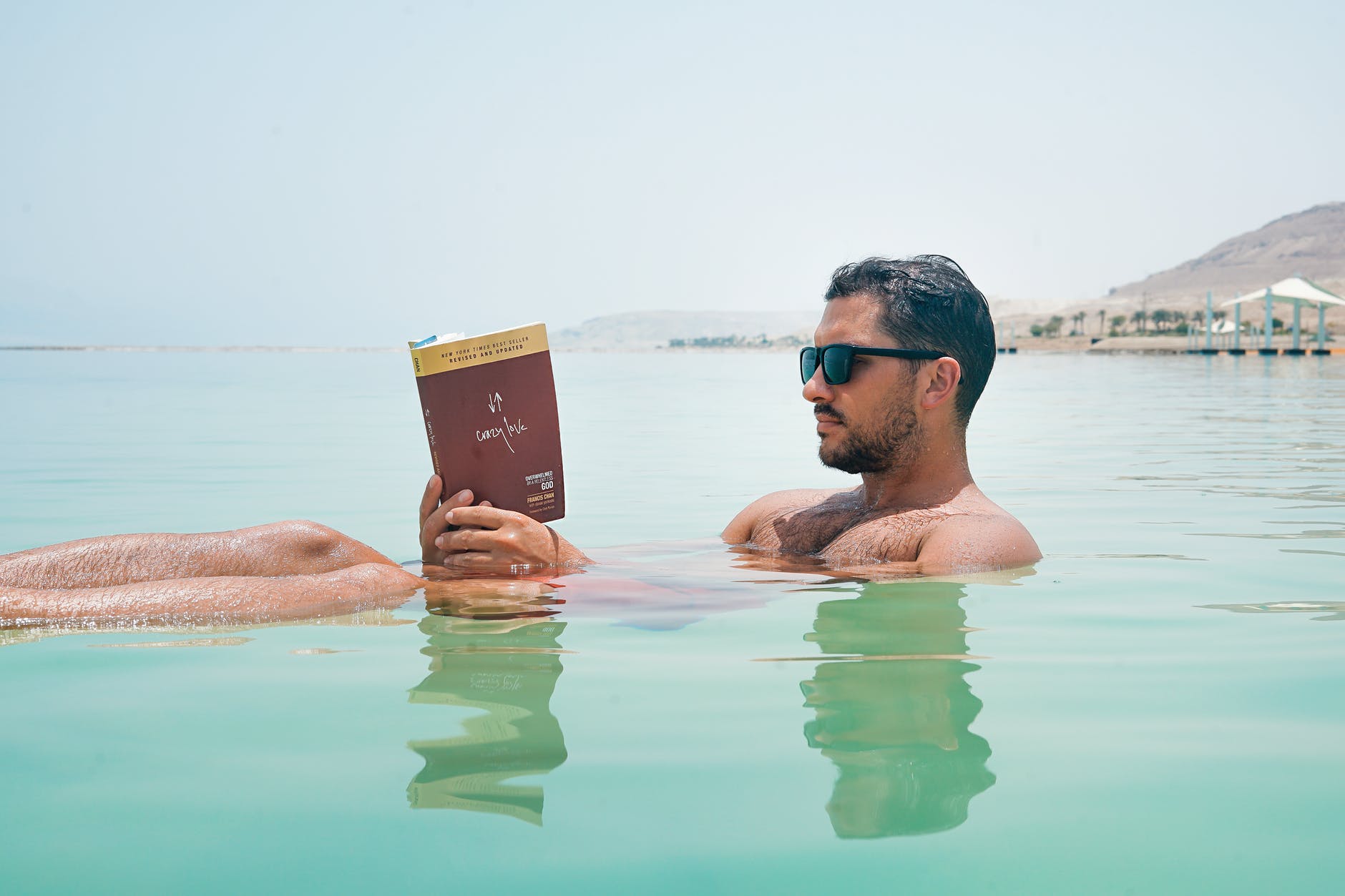 Libri (nerd) sotto l’ombrellone: 5 consigli Libri Nerd in spiaggia - Photo Credits: Pexels.it