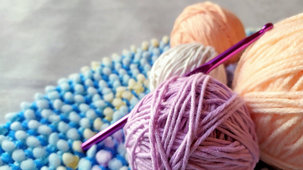 Il trend moda artigianato del 2021: protagonista il crochet crochet