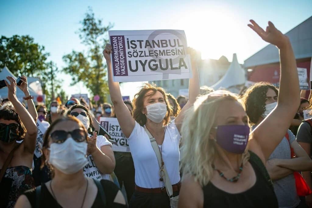 Convenzione di Istanbul, la Turchia esce e le donne protestano Convenzione di Istanbul