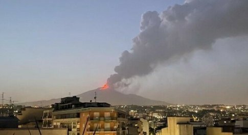 Etna eruzione, il risveglio tremante a Catania