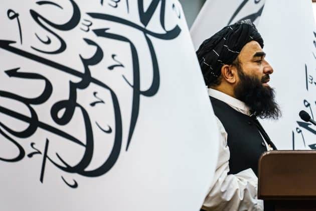 Afghanistan, il portavoce dei talebani: “Chiuso l’aeroporto, i nostri ci servono e non possono andarsene”