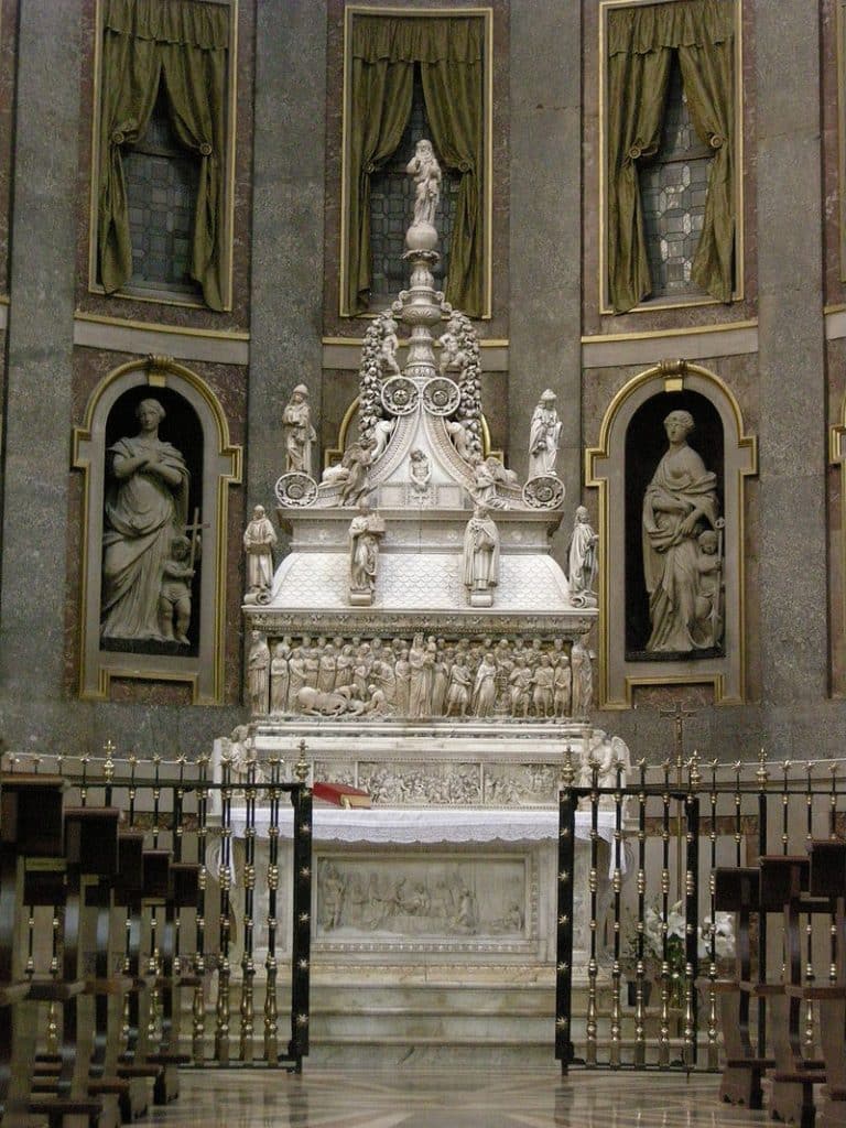 Bologna, interno arca di San Domenico_photocredit:I, Sailko