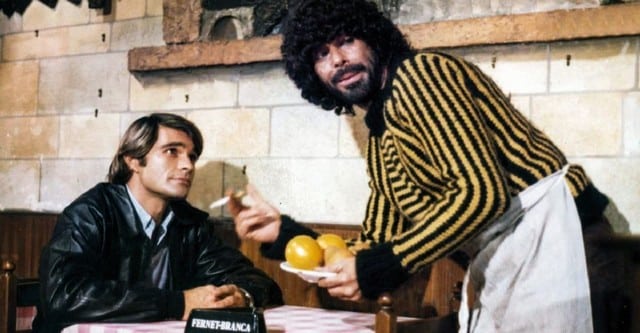 “La banda del trucido”, Tomas Milian è ‘Er Monnezza’ con il ristorante ‘La Pernacchia’ stasera in tv