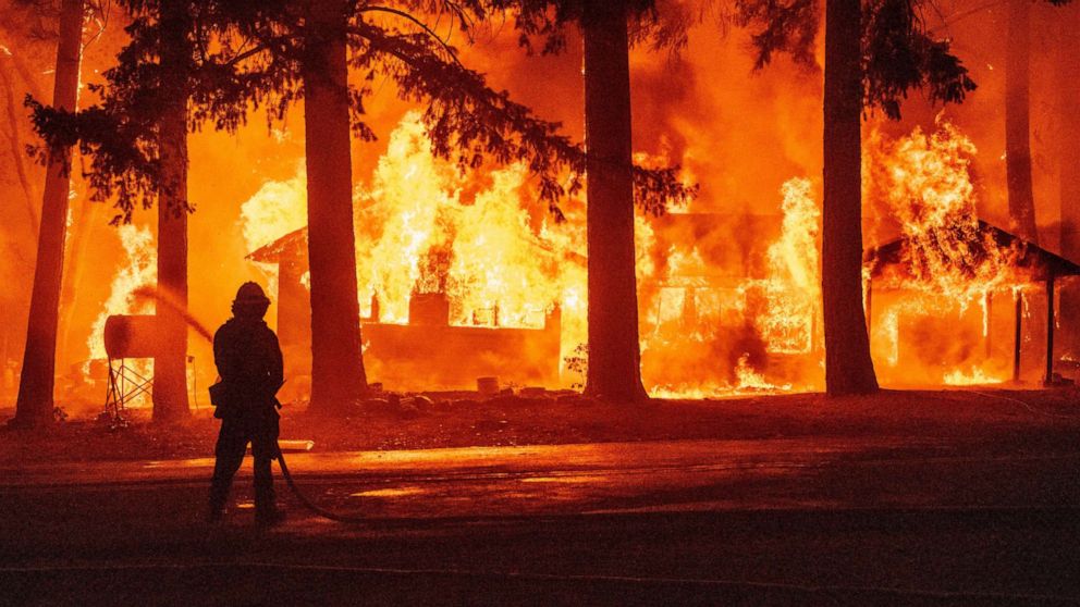 California: 8 persone disperse dopo il passaggio del gigantesco incendio Dixie Fire