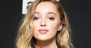 Phoebe Dynevor, dopo “Brigerton” arriva “Exciting Times” Phoebe Dynevor - Photo Credits DonnaModerna
