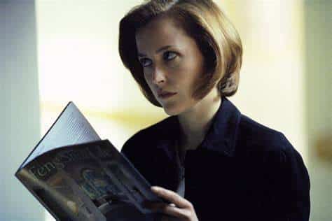 Gilllian Anderson in "X-Files", Credits: Fanpop