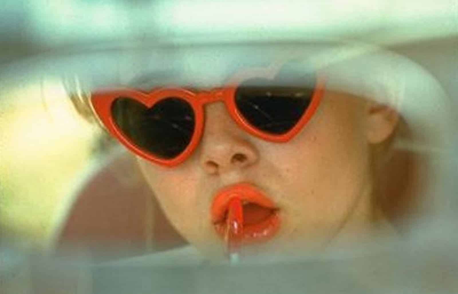 “Lolita”, 63 anni fa usciva in America il controverso romanzo di Nabokov Lolita, fonte nssmag.com