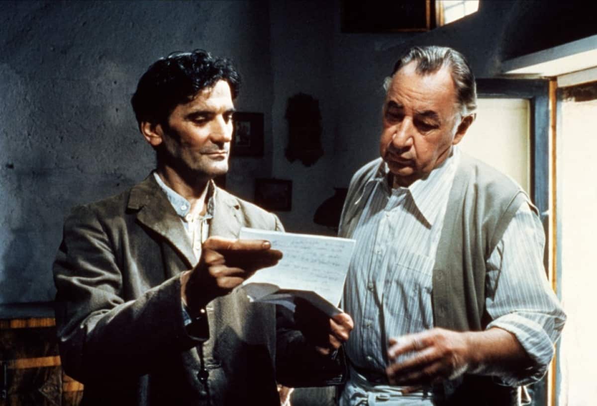 “Il postino”: stasera in TV il poetico testamento di Massimo Troisi "Il postino" - Photo Credits: DeBuk