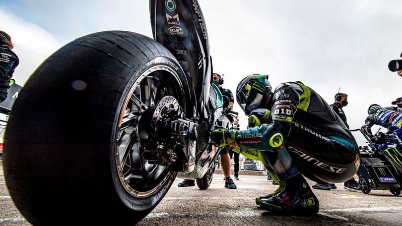 MotoGP, Michelin spazza le polemiche e concorrenza: rinnovo fino al 2026