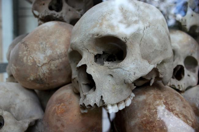 Continua il mistero a Buckingham degli 80 scheletri trovati in un casolare