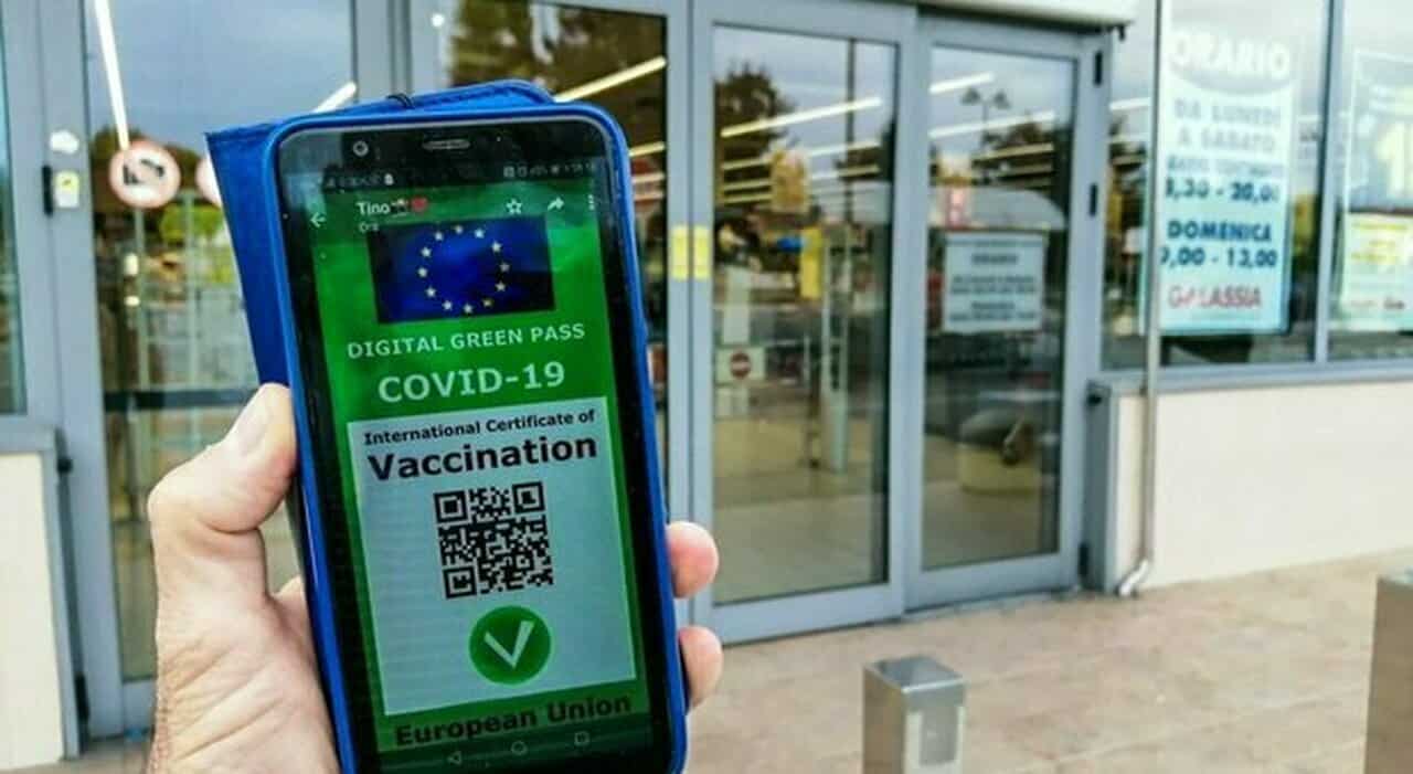 Uffici pubblici e ristoranti, green pass “esteso” dal 4 ottobre: cosa cambia