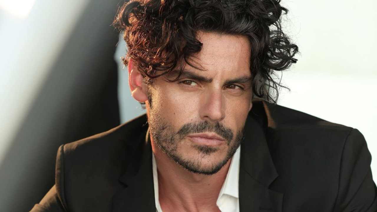 Andrea Casalino, chi è il Mister Italia al Gf Vip e la segnalazione misteriosa su di lui