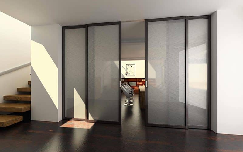 Porte in vetro: caratteristiche, vantaggi e svantaggi