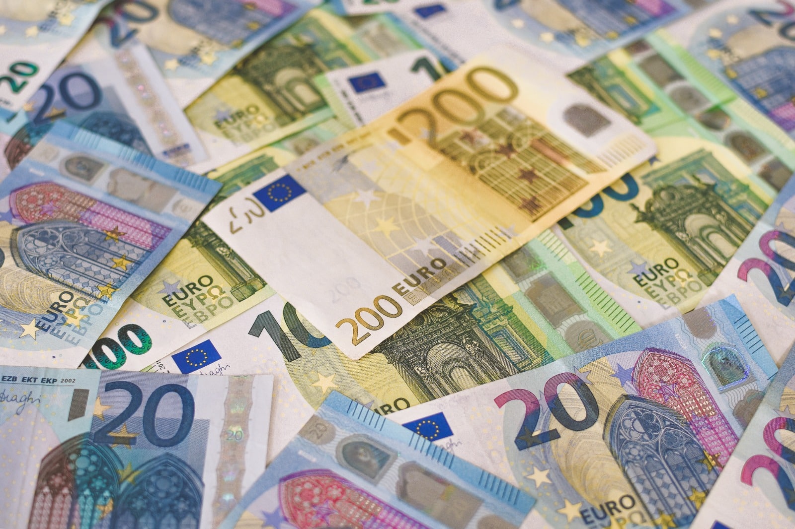 Extra bonus bollette per le famiglie in difficoltà: ecco come evitare l’aumento di luce e gas