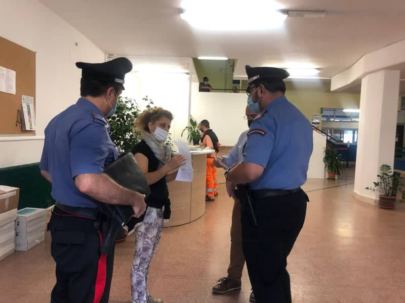 Bidella senza Green Pass: a scuola arrivano i Carabinieri