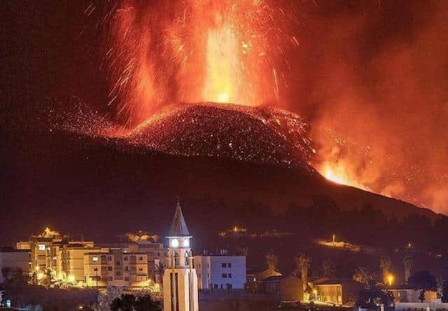 Canarie, non si ferma l’eruzione vulcanica: sepolte altre abitazioni