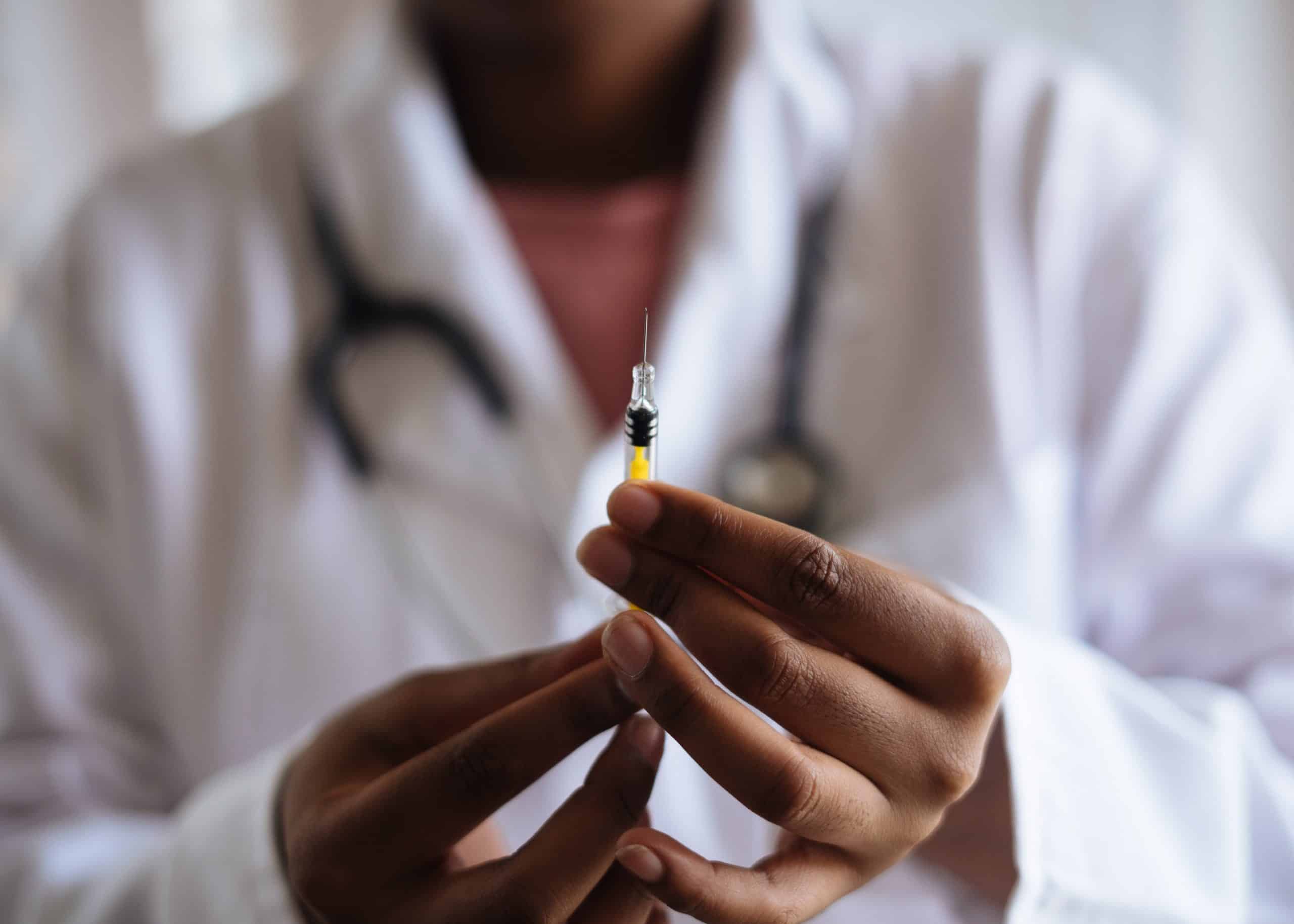 Covid, in arrivo la terza dose vaccino per 3 milioni di italiani