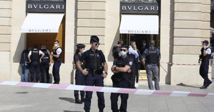 Maxi rapina da Bulgari a Parigi, ladri in fuga con bottino da 10 milioni di euro