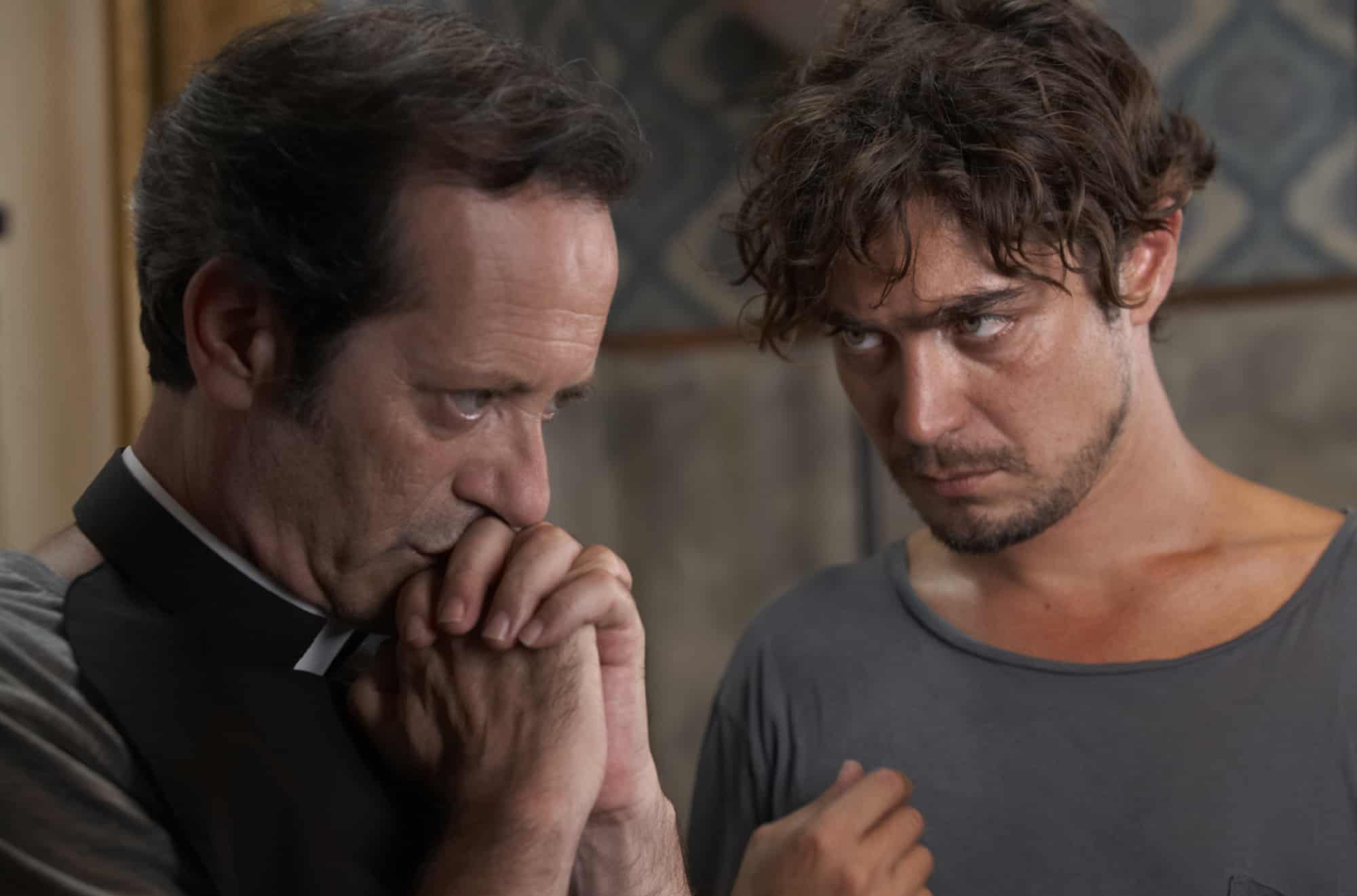 “Una piccola impresa meridionale”: ‘Spretati, prostitute e cornuti’ santificati da Papaleo stasera in tv