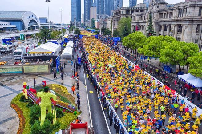 In Cina aumentano i casi di Covid, annullata la maratona di Wuhan