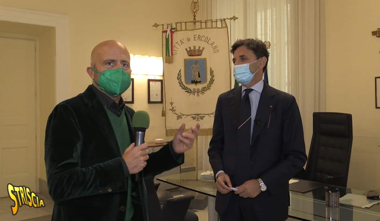 Stasera a “Striscia” Pino Abete ritorna sul caso della dipendente hot del Comune di Ercolano Stasera a "Striscia La Notizia" Luca Abete ritorna sul caso della dipendente hot del comune di Ercolano