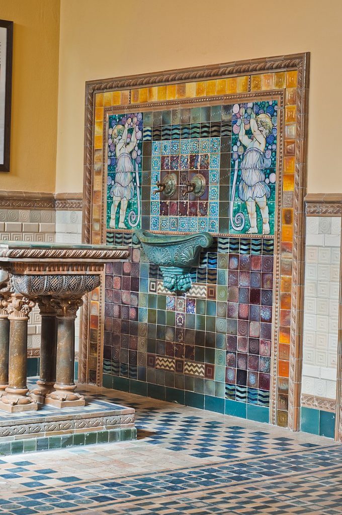 Banco per erogazione della acqua termale e pannello decorativo_photocredit:PaoloBellucci