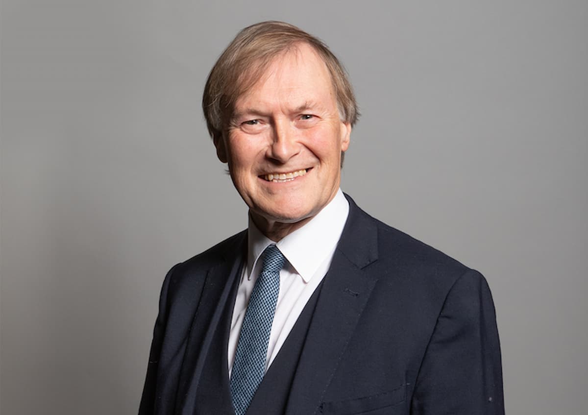 Il parlamentare britannico David Amess è stato accoltellato e ucciso