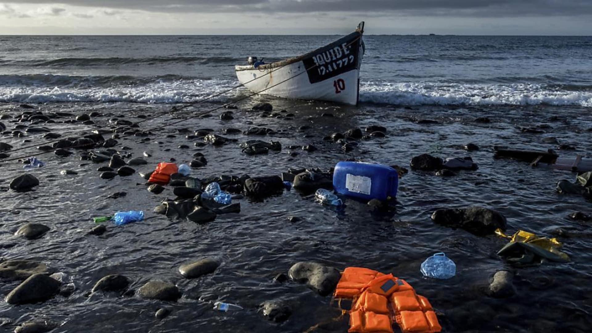 Migranti, tragedia in mare: almeno 57 persone morte o disperse sulla rotta per le Canarie
