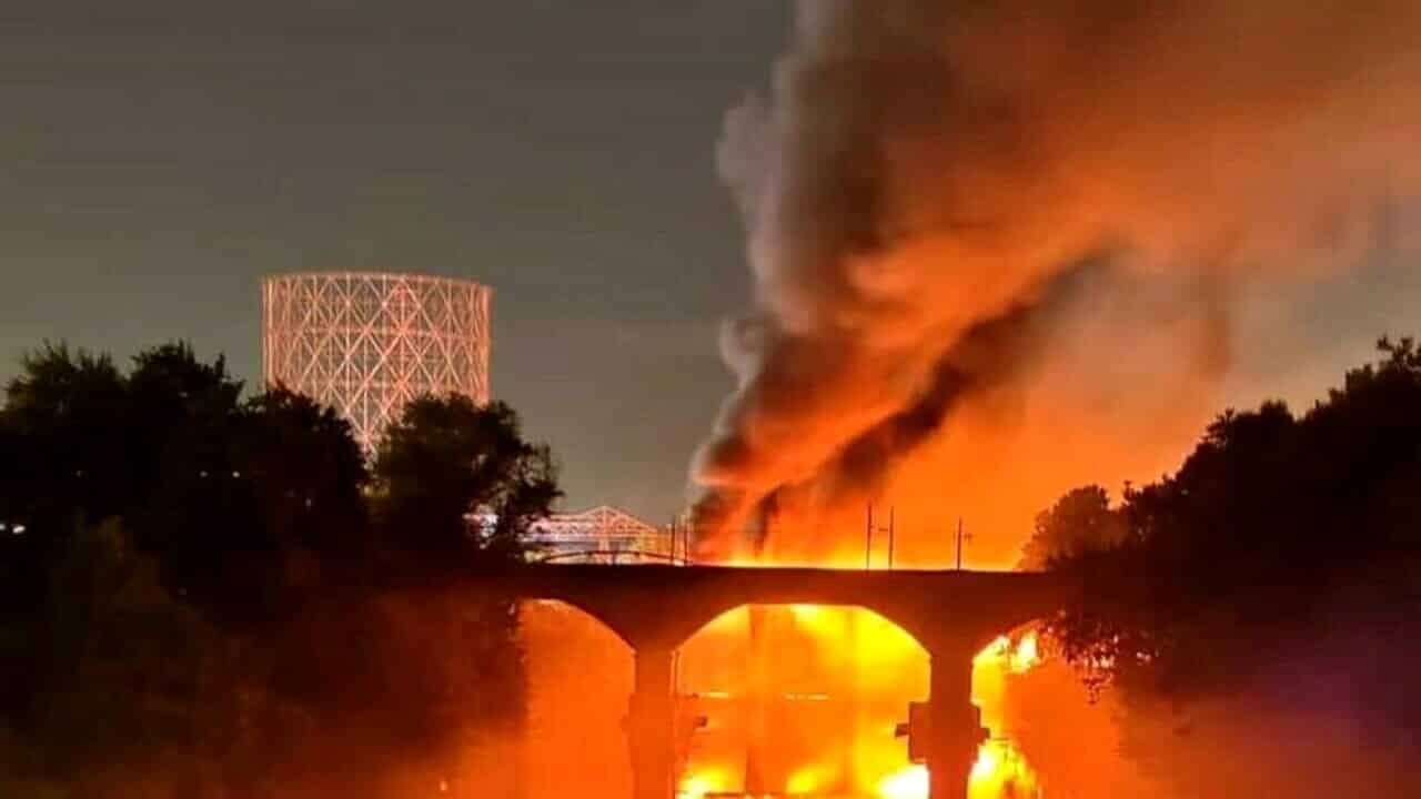 A Roma brucia il Ponte di Ferro: cosa è successo