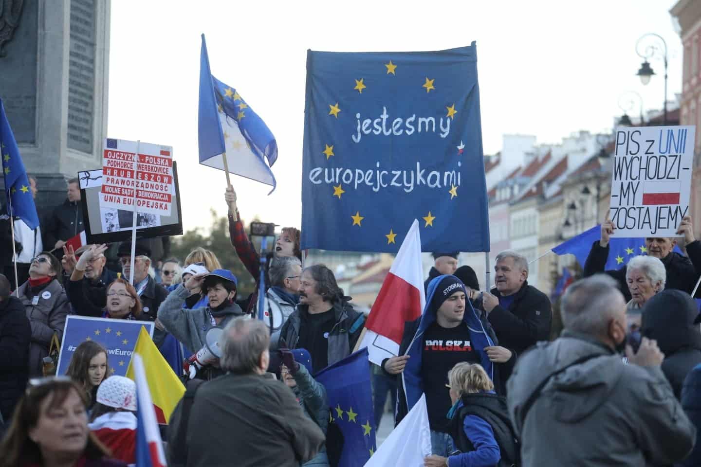Protesta contro la Polexit: in centinaia di migliaia in piazza per l’Europa