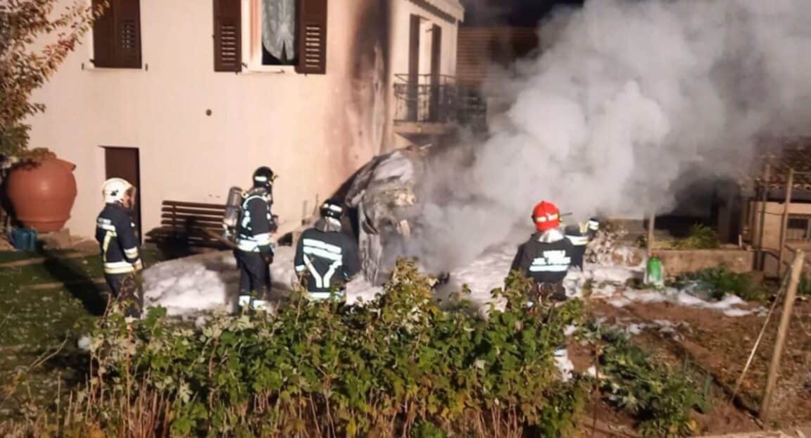Tragico incidente a Sarnonico: auto esce fuori strada e si schianta contro una casa