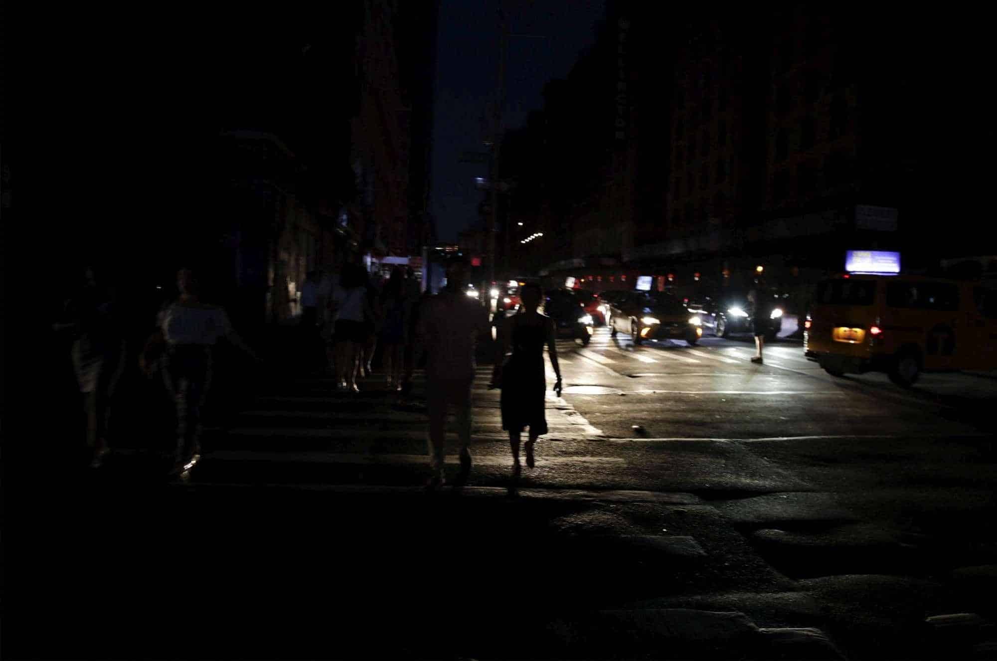 Spagna, si teme un blackout: salgono le vendite di torce e bombole a gas